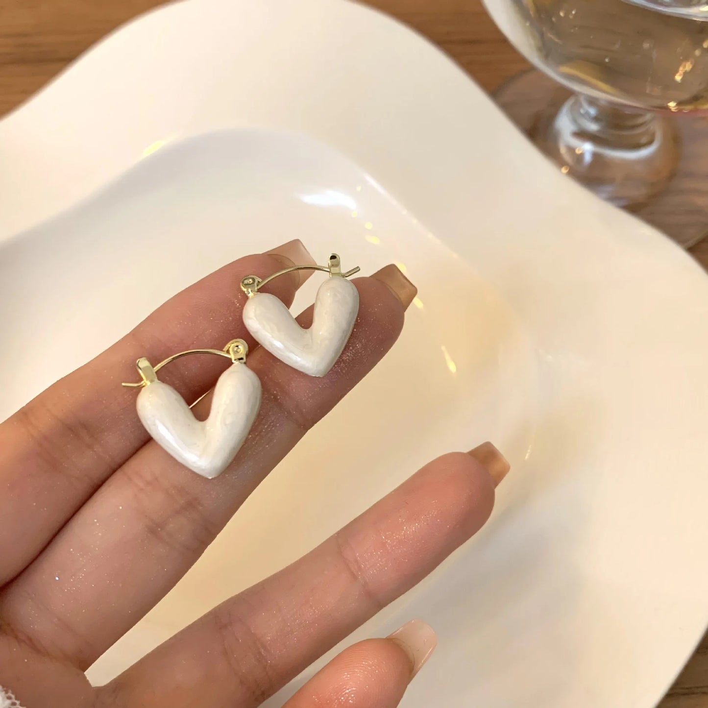 2025 Trendy Heart Stud Earrings For Women Korean Elegant Light Luxury Love Dangle Earring Fashion Simple Drop Jewelry Girls Gift