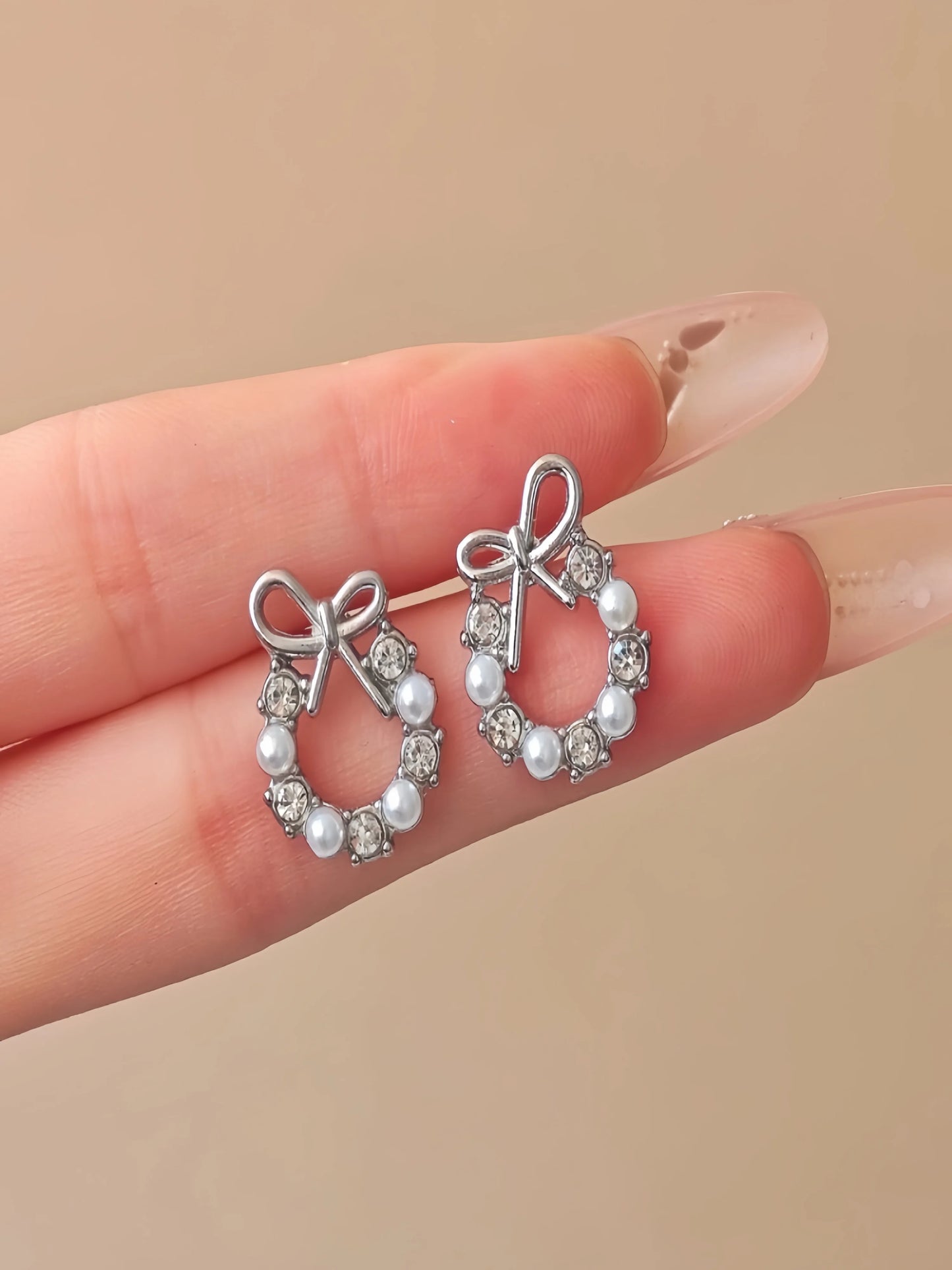 High Quality Minimalist Creative Round Bow Earrings Fashion Rhinestone Imitation Pearl Earrings, Designed For The Temperament of