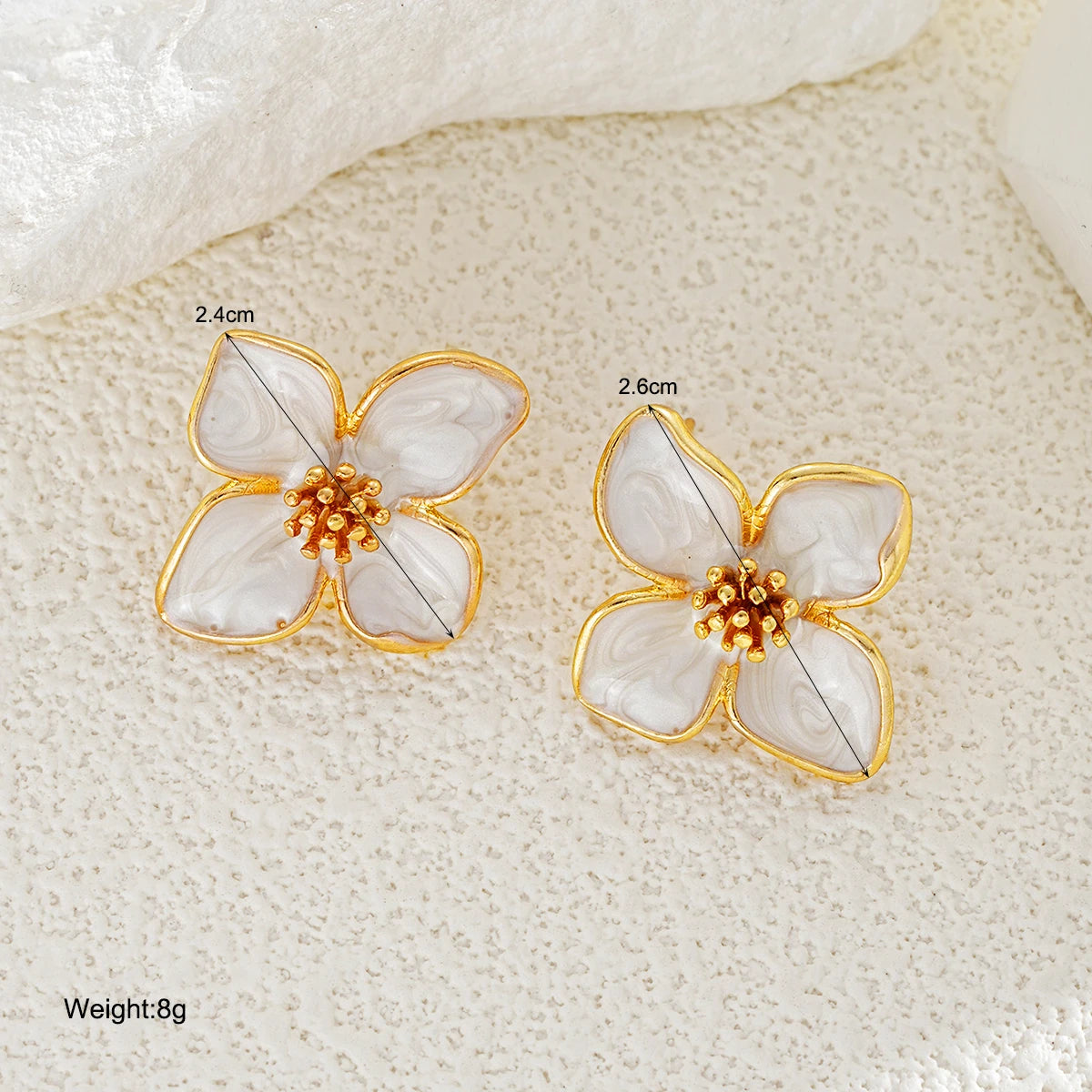 Elegant White Color Enamel Flower Earrings for Women Simple Temperament Cute Piercing Earrings Fashion Party Jewelry Accessories
