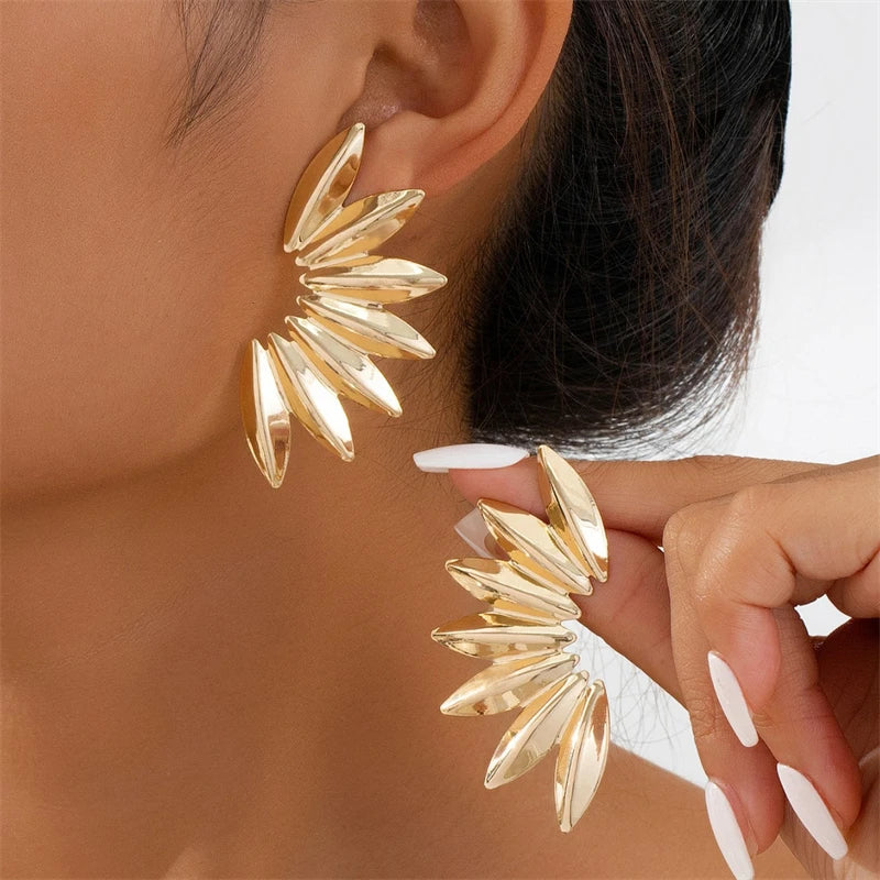 New Exaggerated Fan Shape Women's Hanging Earrings Gold Color Metal Geometric Dangle Earrings for Female European Ear Jewelry