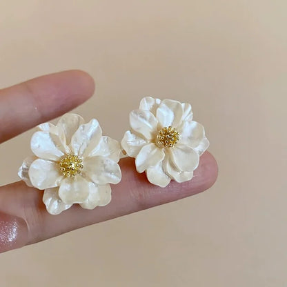 White Acrylic Flower Women's Stud Earrings Folded Florals Korean Fashion Sweet Petals Irregular Female Earrings 2025 new in