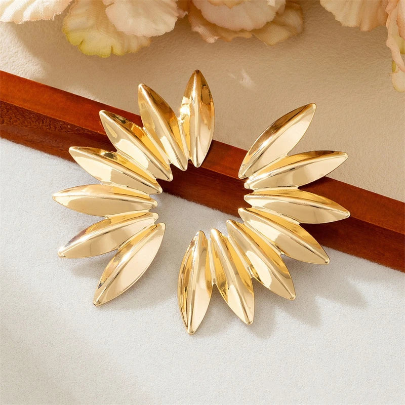 New Exaggerated Fan Shape Women's Hanging Earrings Gold Color Metal Geometric Dangle Earrings for Female European Ear Jewelry